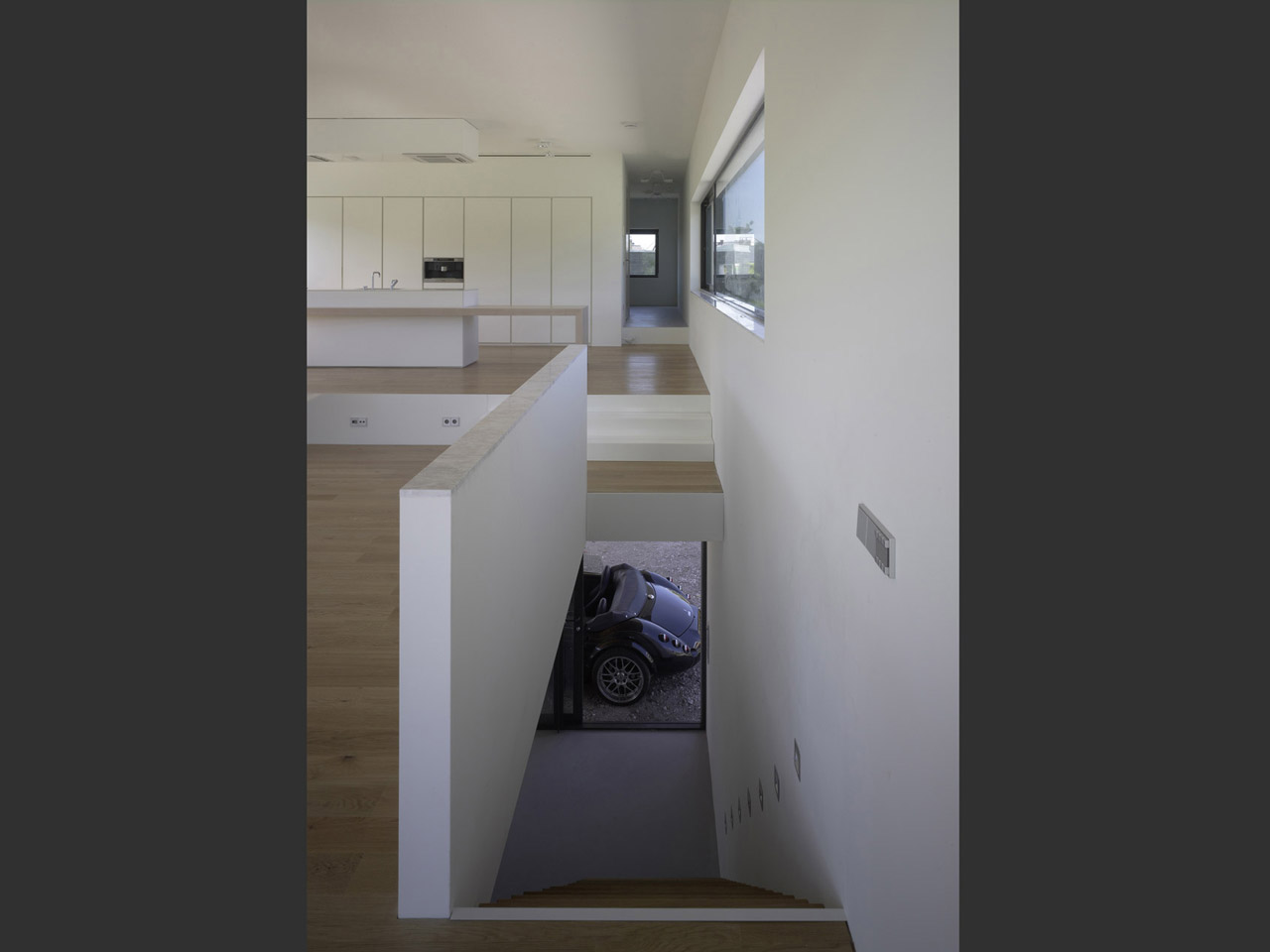 Long lines of sight are present throughout the house Long lines of sight are present throughout the house