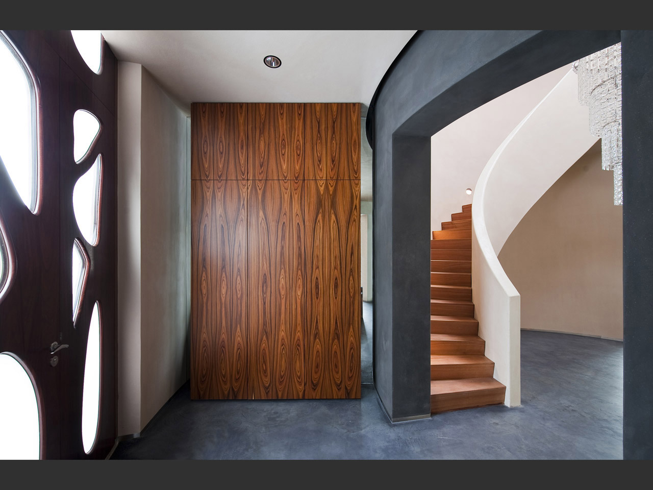 Entrance showing the different materials used in the house.