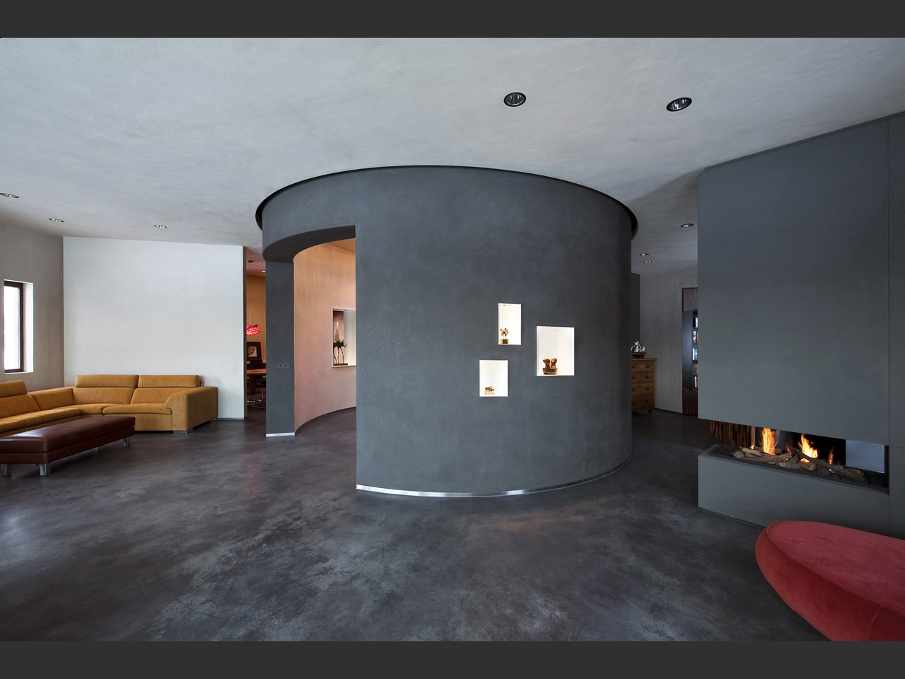 Cylindrical centre of the house, connecting all spaces.