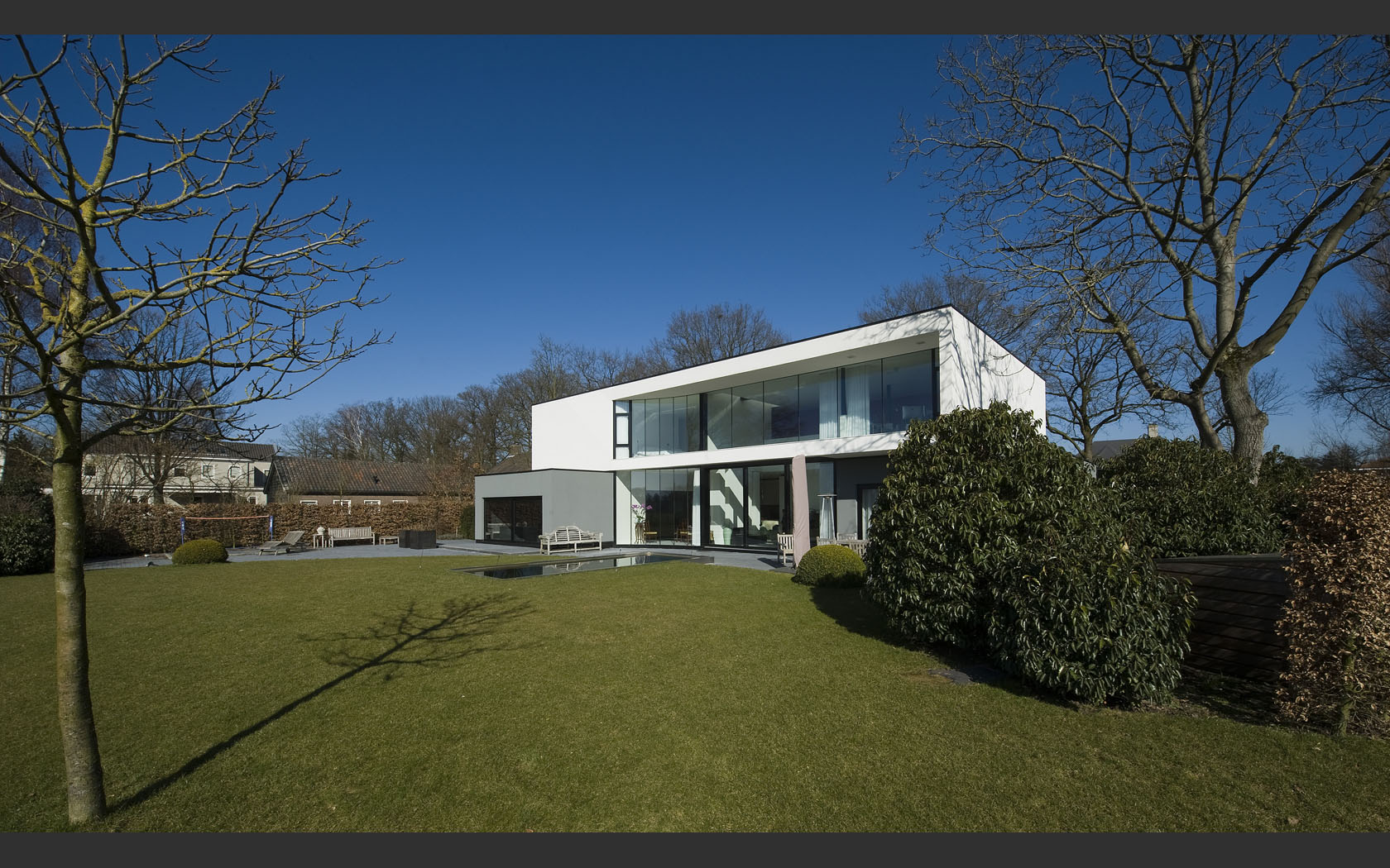 123DV - East West Villa
